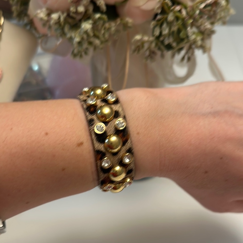 🛍️SALE🛍️ Juicy Couture Animal Print Gold Textured Bracelet with Spherical Beads